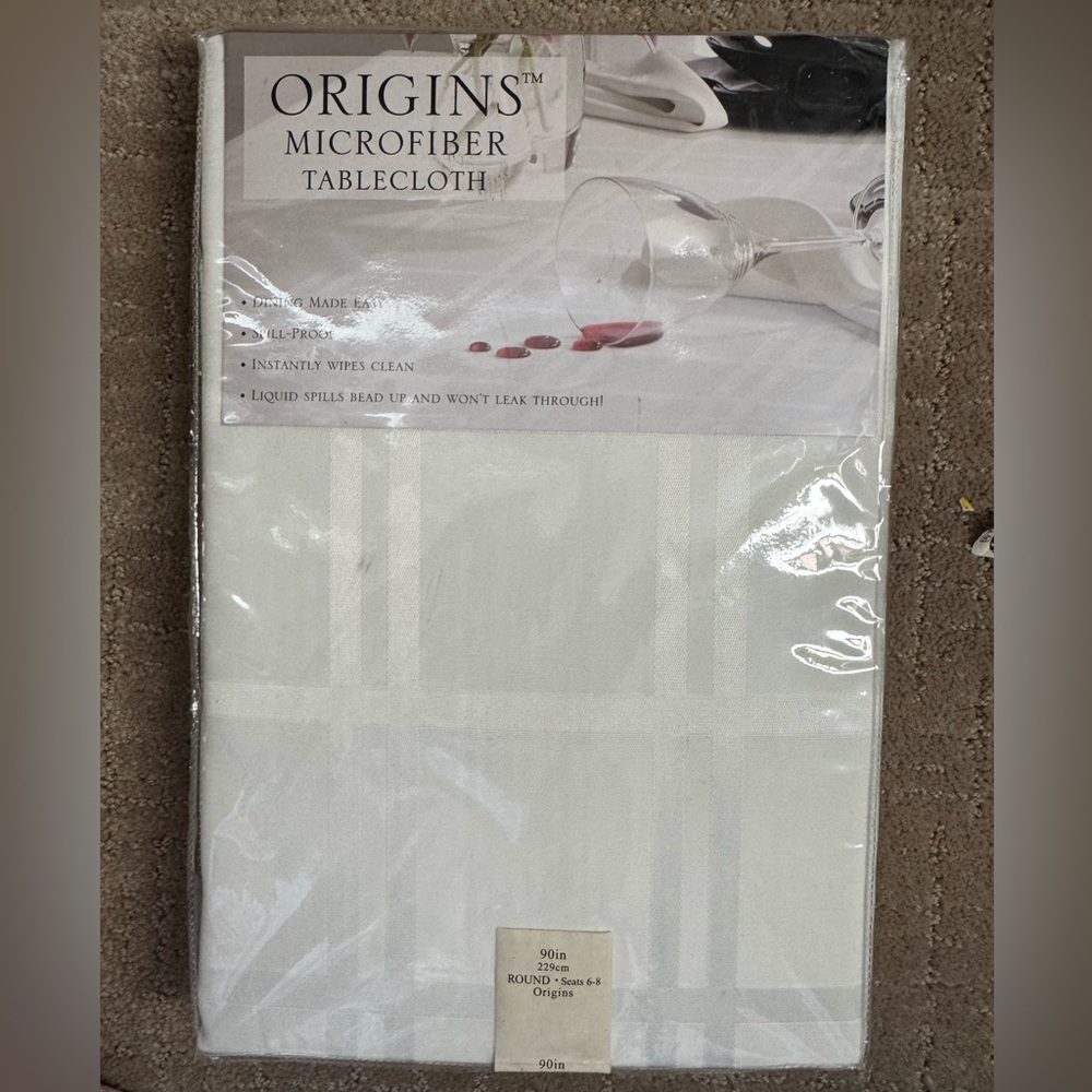 White Tablecloth | Round 90” (NWT)